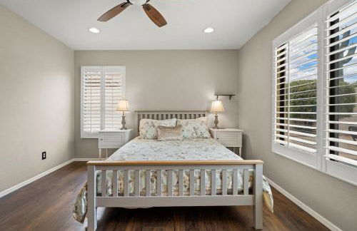 French Country Charm with Pool and Mountain Views - Foto 5