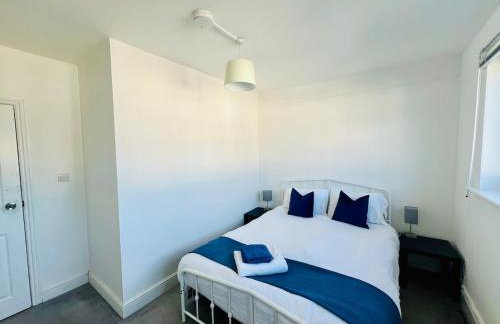 4-Bedroom House 5 mins to Beach & Parking - Foto 2