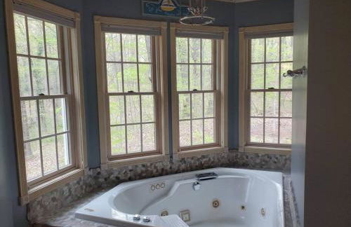 LakePath Beach House - XL hot tub, walk to beach - Foto 7