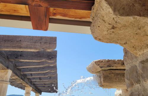 Green Marble Pool Cottage 3 BR in 2 adjoining stone buildings on a 2 acre private land - Foto 13