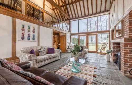 Dorney,Windsor Family Getaway with Hot Tub - Photo 8