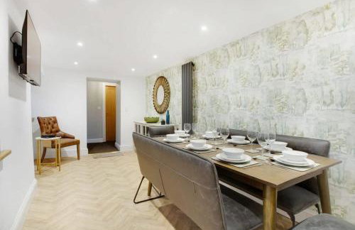 NEW! Luxurious Cottage in Durham by Stay With Us, Ideal for Large Groups & Families, Hot Tub, Sleeps 10! - Foto 18