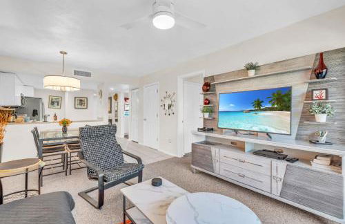 Second Floor With Lake and Fountain View - Photo 13