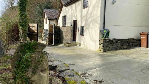 Coed Y Ddraig - themed 3 bedroom cottage, with bar & pool table - Foto 4