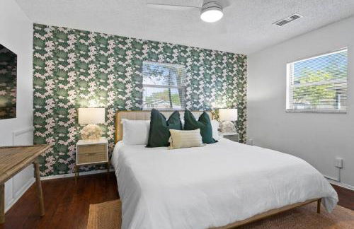 Sunny Palm Cottage W/ Hot Tub + Fire Pit + Grill + 10 to Beach! - Foto 17