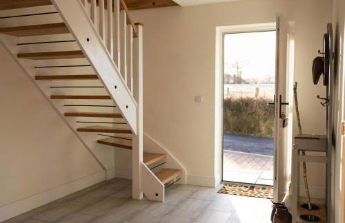 Family Country Cottage with Stunning Mountain Views - Photo 13