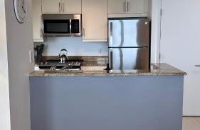 Breathtaking Direct Bay Views 2 bedroom condo with parking - Foto 6