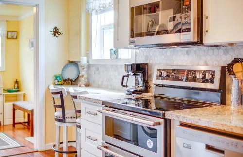 Walk to Gold Beach Charming Cottage with Yard! - Foto 9