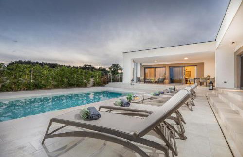 Villa Lastine by Villsy - Photo 54