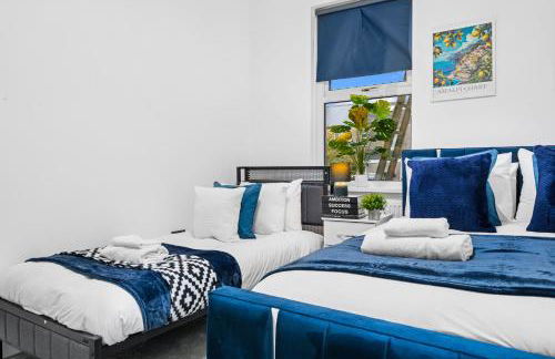 Deja Two Luxe 4BR House By AltoLuxo Short Lets & Serviced Accommodation With Free WiFi & Parking - Foto 4