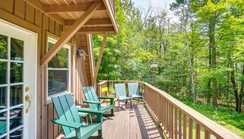 A-Frame Cabin with Furnished Deck in Becket! - Foto 2