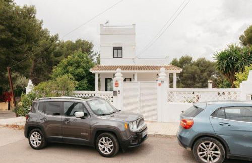 Spacious villa with private pool & garden for 4 - Photo 64