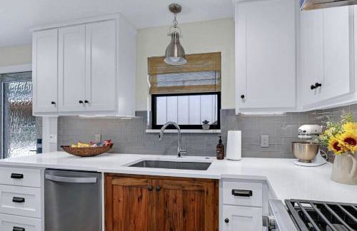 Luxurious Rental with Private Yard and BBQ in Wimberley, Texas - Foto 15