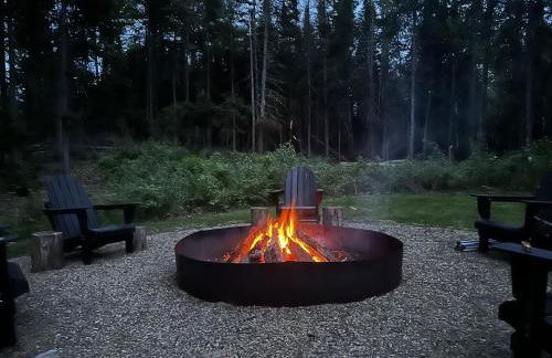 5R Cozy log chalet in fantastic location. Ski, snowshoe, fish, explore! AC, pet friendly! - Photo 74