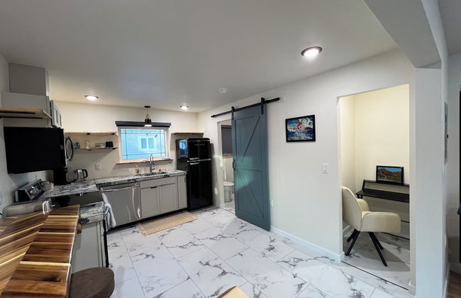 Dollhouse Downtown - Photo 20