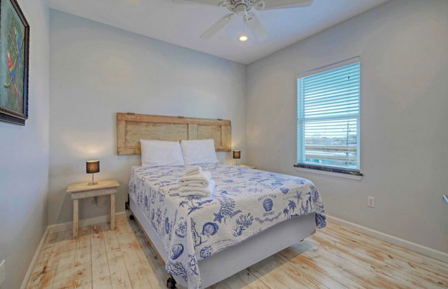 6bdr, Balcony w/ Bay View, Shared Pool + Boat Dock Keeper Red by Avantstay - Foto 26