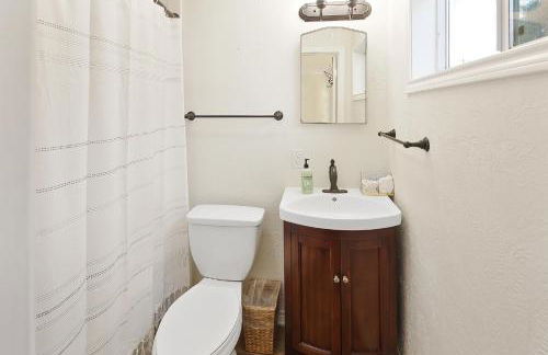 Adorable Southside ATM Cottage with Bikes, Pets OK - Photo 17