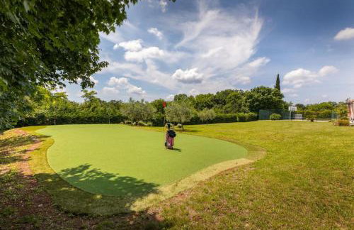 Villa Village by Villsy - with heated pool, spa, private tennis court, golf court, basketball court and playroom - Photo 20