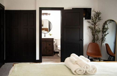 Modern Cottage with hot tub near lake, wineries, Geneva and SPIRE - Foto 24