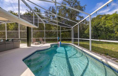 Modern Retreat Pool and Game Room - Foto 63