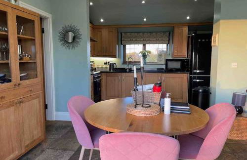 The Old Telephone Exchange - surrounded by fields! - Photo 9