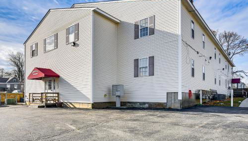 Walk to Waterfront Cozy Fall River Condo - Foto 3