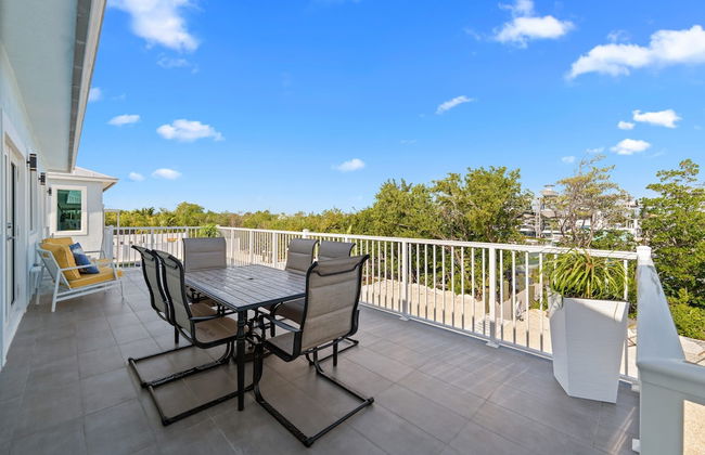 Blue Pearl New Waterfront Haven with Heated Pool ,70 Foot Dock, and More! - Foto 8