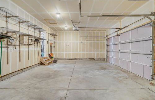 Mountain Breeze Villa w Mountain Views and Air Hockey - Foto 37