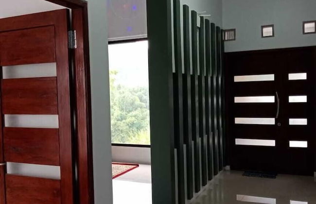 Villa Fahim 2 Puncak 4 Bedroom - Photo 15