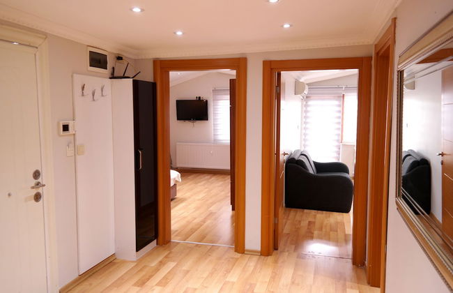 Sheriff Residence - Photo 4