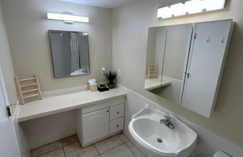 Beachside Condo in Cocoa Beach, Florida - 125 Feet to Beach! - Foto 11