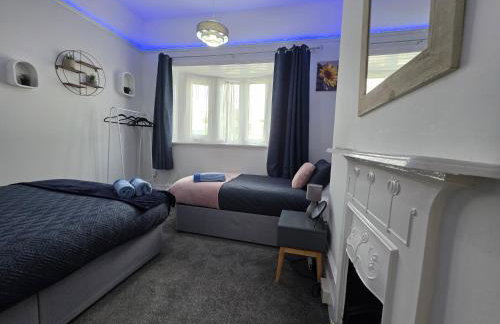 Spacious - Free Parking - Sleeps 6 - M20-FolkestoneCentralStation - Foto 4