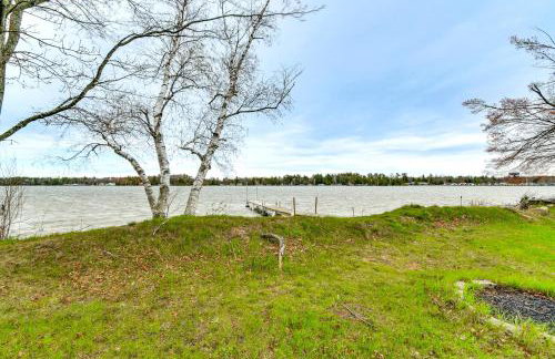 Lakefront Fall Home w/ Deck & Dock in Oscoda Twp! - Foto 4