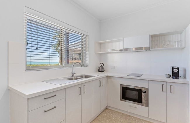 Moonlight Bay Suites - Photo 19