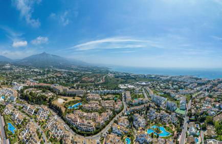 VACATION MARBELLA I Private HEATED Swimming pool, Walking distance to Puerto Banus, Security 24-7, BBQ, WiFi - Photo 13