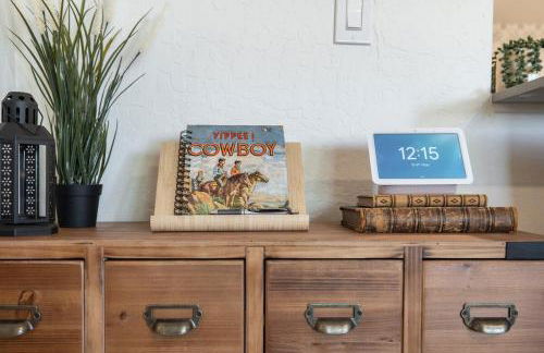 Bus Stop Saloon - Cave Creek with Spa - Photo 13