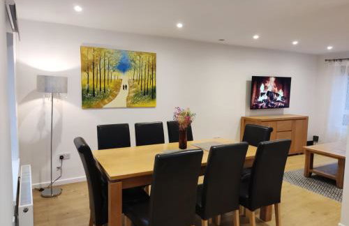 3 Bedrooms, PARKING 3 cars, GARDEN, Wi-fi, CONTRACTOR STAY, close to the Beach, Shops, Hospital, Airport - Foto 3