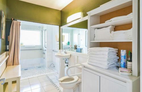 6 bedrooms, Walking distance to airport - Foto 8