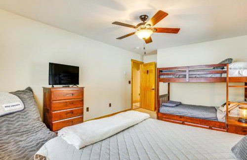 Hike, Ski and Raft Terra Alta Cabin with Large Deck - Foto 11