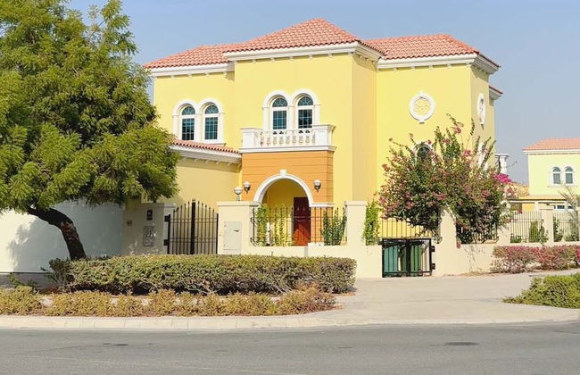 Venduras- Luxe 3BR Villa Jumeirah Park - Photo 34