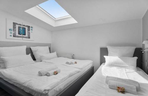 DG - Einfach aber sehr komfortabel - Wohnung für bis zu 12 Personen - Gruppen, Messe, Monteure, Studenten - Voll ausgestattet - 3 Smart-TV 55 Zoll Netflix, 1000 Mbit WLAN, voll ausgestattete Küche - Foto 8