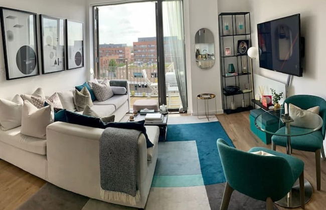 Stylish and Chic 1 Bedroom Apartment in Canning Town - Photo 6