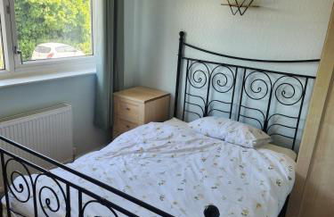 Spacious, 3 double bedroomed, free parking, 9 mins Elland Rd, nr Leeds City Centre - Foto 6