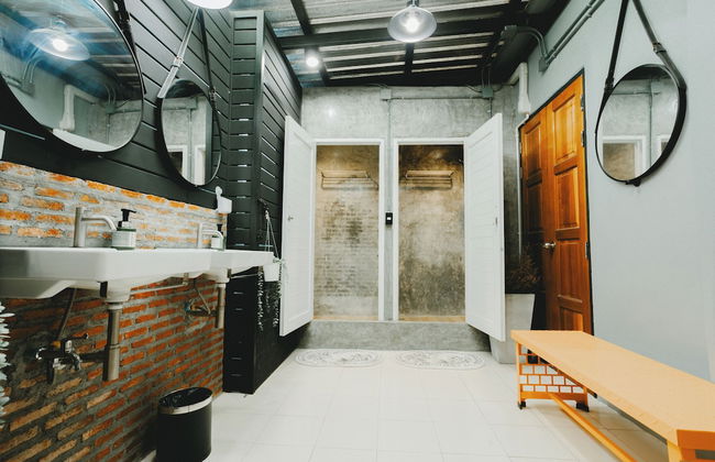 At 44 Bangrak - Photo 9