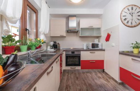 4 Bedroom Beautiful Home In Kunj - Photo 15