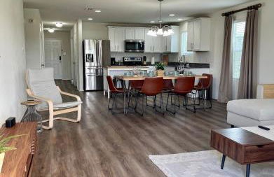 Perfect 4Bd with King Bed Vacation Home - Photo 4