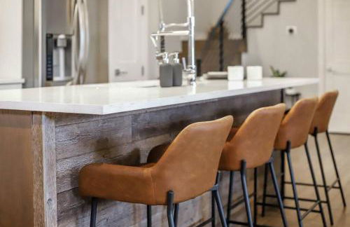 Zen Haus* Lavish Getaway w/ Gym, Sauna, Hot Tub - Foto 52