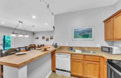 The Retreat at Wildwood - Hot Tub Theater & Deck - Foto 37