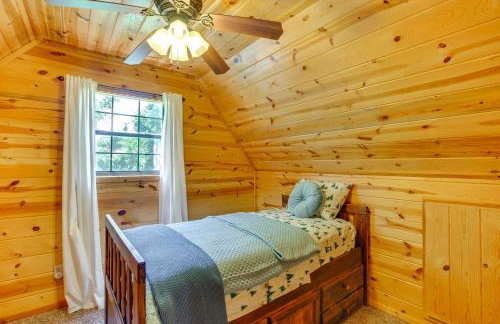 Cabin on Lake Raymond Gary with Dock, Grill and Views! - Foto 16