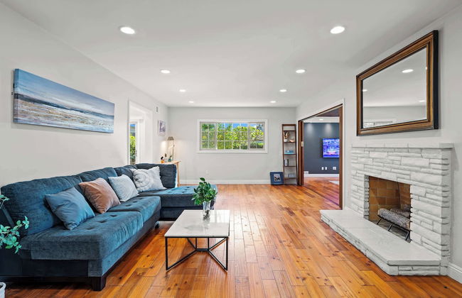 Luxury Estate With Sparkling Pool & Elegant Amenities - Foto 35